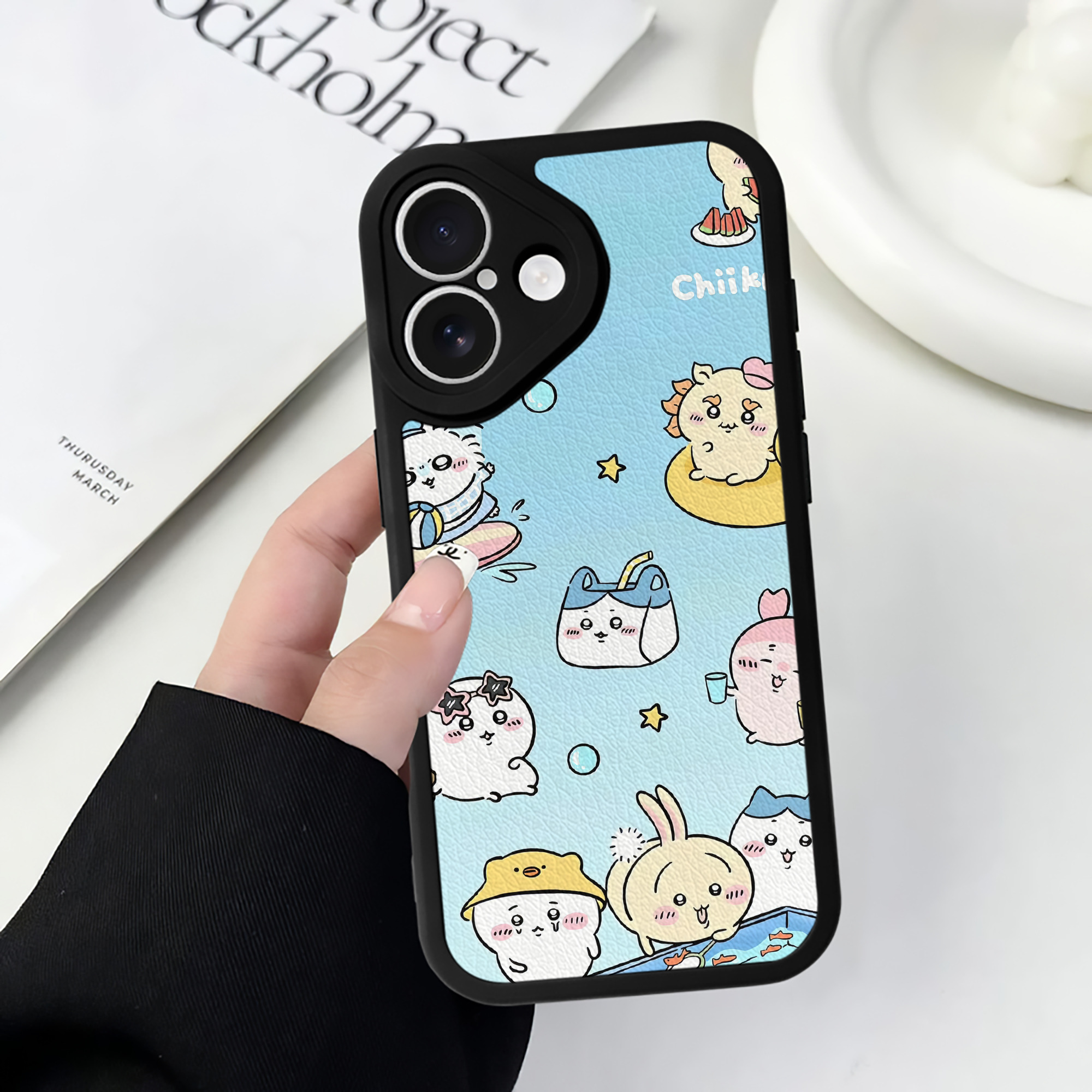 （画像用） ちいかわ Chii-kawa 【iPhone 16シリーズ対応】シリコンスマホケース（レザー調） 材質：シリコン